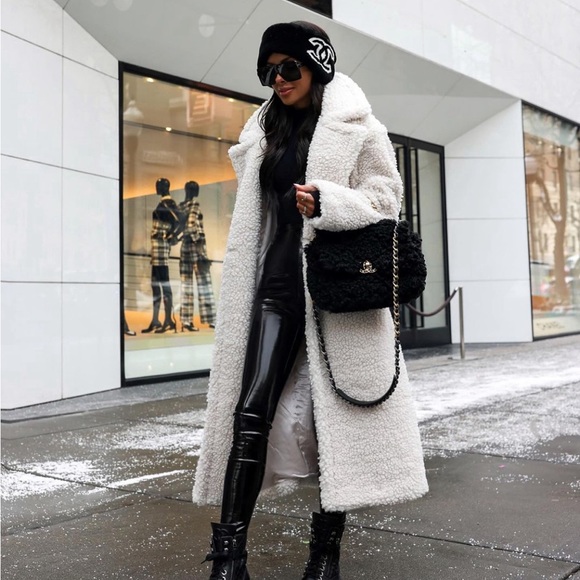 🖤 Rare Sherpa/ shearling authentic CHANEL 19 chain large bag / purse 🖤 - Picture 16 of 17